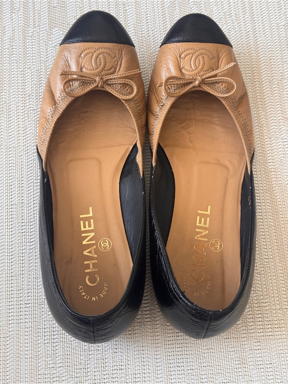 CHANEL Bi-color Pumps Flat Black and Tan - Picture 2 of 11